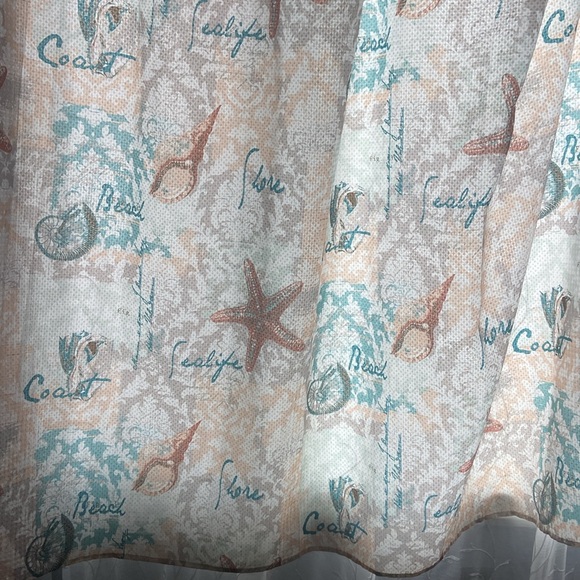 Like new shower curtain - Picture 5 of 7